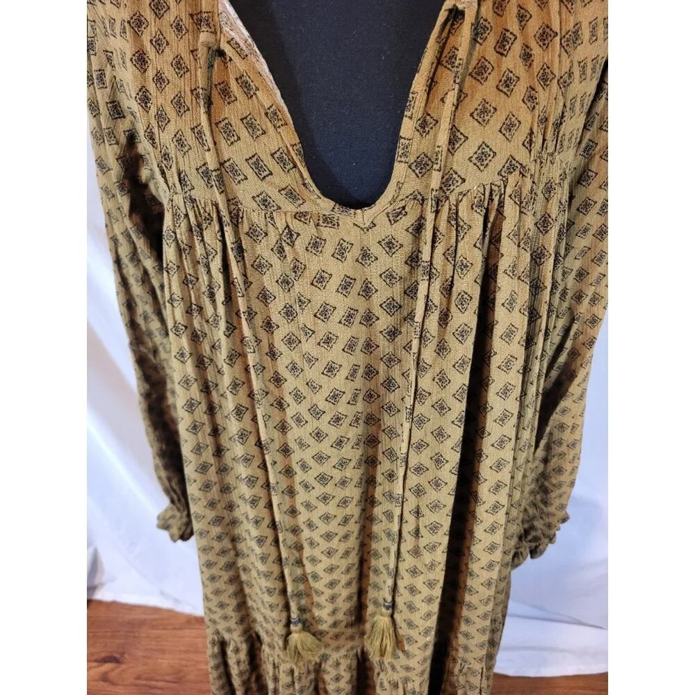 Carly Jean Size XS Geometric Olive Green Long Sleeve Tiered Maxi Dress